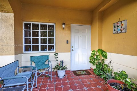 Copropriété à vendre à Hialeah, Floride: 4 chambres, 148.46 m2 № 1946577 - photo 5