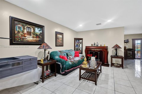 Copropriété à vendre à Hialeah, Floride: 4 chambres, 148.46 m2 № 1946577 - photo 8