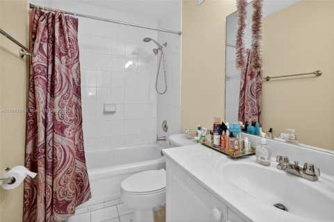 Copropriété à vendre à Hialeah, Floride: 4 chambres, 148.46 m2 № 1946577 - photo 21