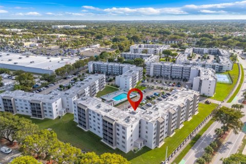 Condo in Miami, Florida, 2 bedrooms  № 2035548 - photo 26