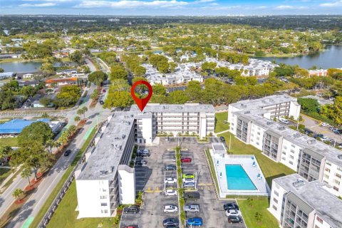 Condo in Miami, Florida, 2 bedrooms  № 2035548 - photo 29