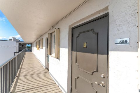 Condo in Miami, Florida, 2 bedrooms  № 2035548 - photo 4