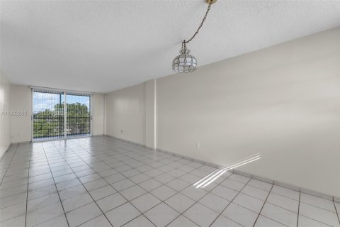 Condo in Miami, Florida, 2 bedrooms  № 2035548 - photo 5