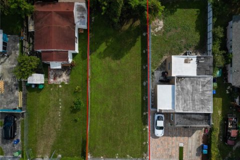 Land in Miami, Florida № 2009628