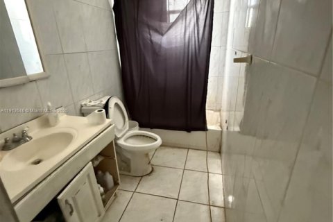 Купить коммерческую недвижимость в Майами, Флорида 201.69м2, № 1968859 - фото 16