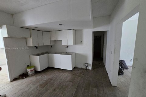 Купить коммерческую недвижимость в Майами, Флорида 201.69м2, № 1968859 - фото 4
