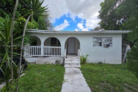 Купить коммерческую недвижимость в Майами, Флорида 201.69м2, № 1968859 - фото 1