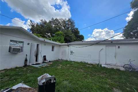 Купить коммерческую недвижимость в Майами, Флорида 201.69м2, № 1968859 - фото 2