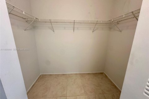 Condo in Doral, Florida, 2 bedrooms  № 1985793 - photo 9