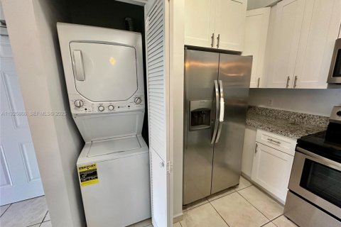 Condo in Doral, Florida, 2 bedrooms  № 1985793 - photo 3