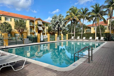 Condo in Doral, Florida, 2 bedrooms  № 1985793 - photo 13