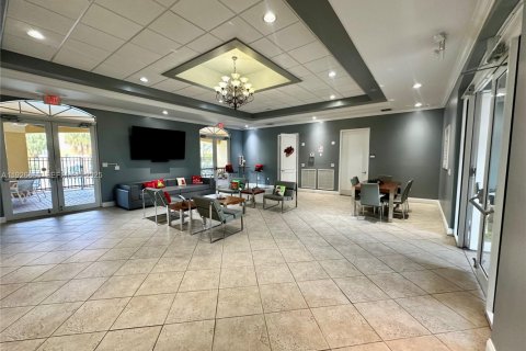 Condo in Doral, Florida, 2 bedrooms  № 1985793 - photo 14