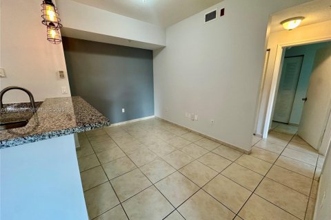 Condo in Doral, Florida, 2 bedrooms  № 1985793 - photo 6