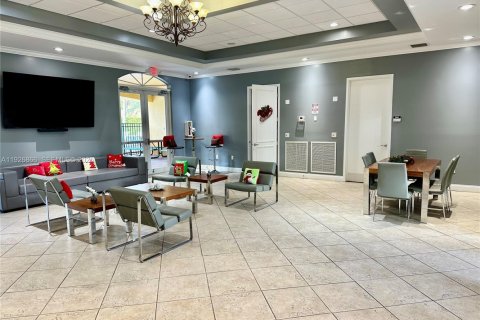 Condo in Doral, Florida, 2 bedrooms  № 1985793 - photo 15