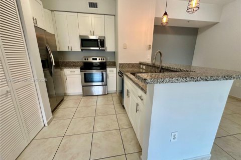 Condo in Doral, Florida, 2 bedrooms № 1985793