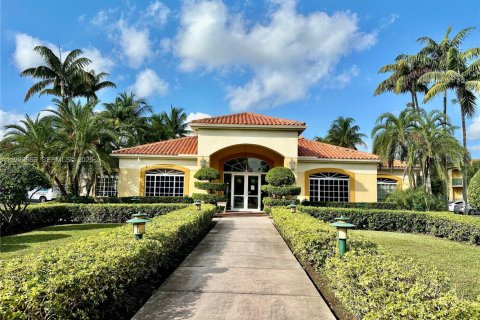 Condo in Doral, Florida, 2 bedrooms  № 1985793 - photo 18