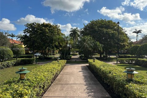 Condo in Doral, Florida, 2 bedrooms  № 1985793 - photo 17