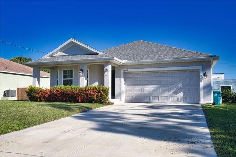 Villa ou maison à Port Charlotte, Floride 3 chambres, 136.47 m2 № 2422654