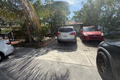 Casa en venta en Miami, Florida, 3 dormitorios, 206.61 m2 № 1891277 - foto 1