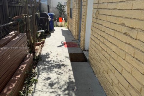 Casa en venta en Miami, Florida, 3 dormitorios, 206.61 m2 № 1891277 - foto 14