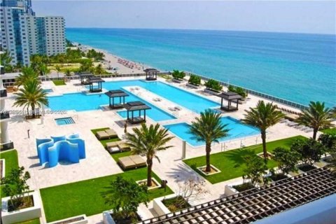 Condo in Hallandale Beach, Florida, 1 bedroom  № 2053057 - photo 20
