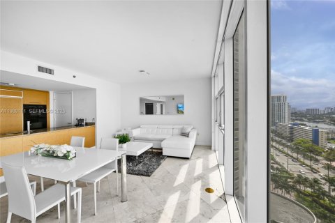 Condo in Hallandale Beach, Florida, 1 bedroom  № 2053057 - photo 16