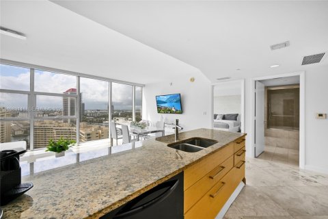 Condo in Hallandale Beach, Florida, 1 bedroom  № 2053057 - photo 13