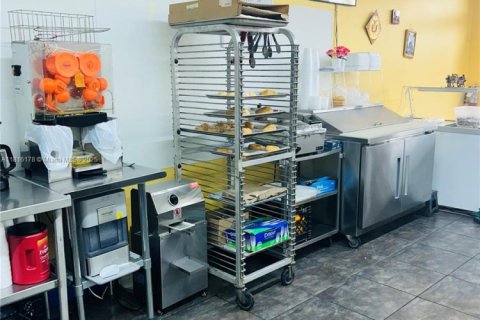 Immobilier commercial à vendre à Tampa, Floride № 2012650 - photo 9