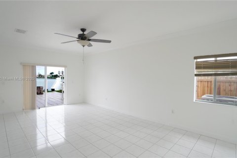 Снять в аренду виллу или дом в Майами, Флорида 5 спален, 263.56м2, № 1973591 - фото 8