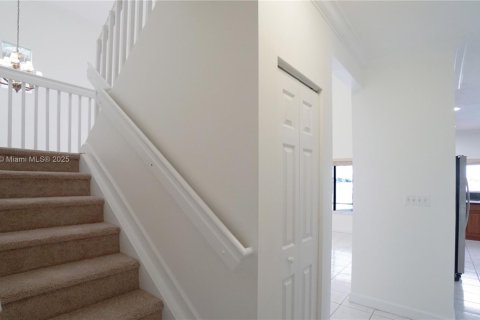 Снять в аренду виллу или дом в Майами, Флорида 5 спален, 263.56м2, № 1973591 - фото 26