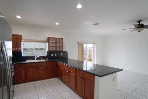 Снять в аренду виллу или дом в Майами, Флорида 5 спален, 263.56м2, № 1973591 - фото 12