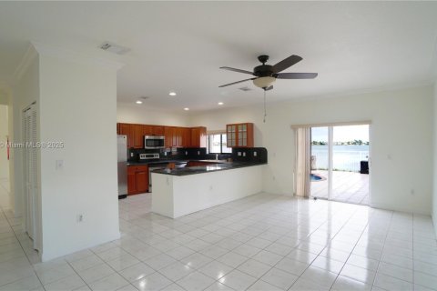 Снять в аренду виллу или дом в Майами, Флорида 5 спален, 263.56м2, № 1973591 - фото 9