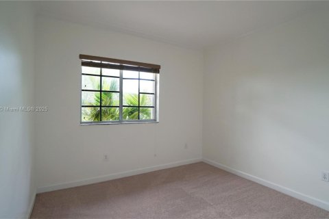 Снять в аренду виллу или дом в Майами, Флорида 5 спален, 263.56м2, № 1973591 - фото 28