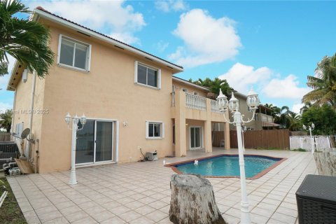 Снять в аренду виллу или дом в Майами, Флорида 5 спален, 263.56м2, № 1973591 - фото 18