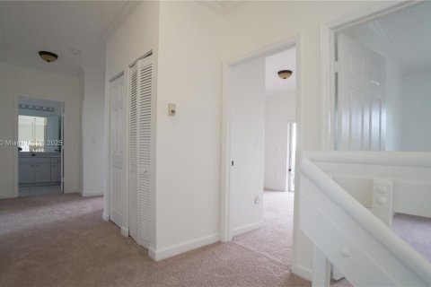 Снять в аренду виллу или дом в Майами, Флорида 5 спален, 263.56м2, № 1973591 - фото 27