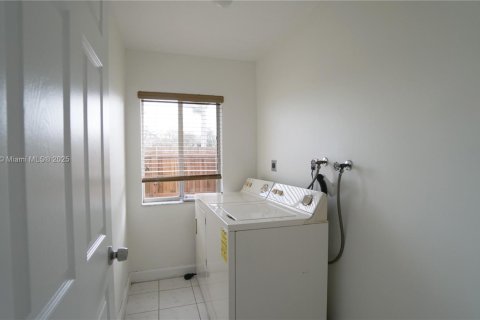 Снять в аренду виллу или дом в Майами, Флорида 5 спален, 263.56м2, № 1973591 - фото 13