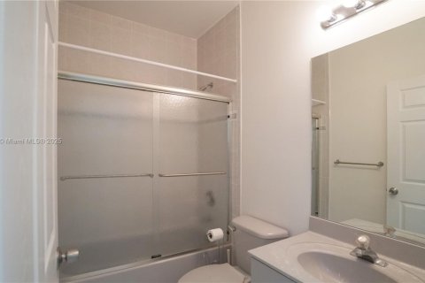 Снять в аренду виллу или дом в Майами, Флорида 5 спален, 263.56м2, № 1973591 - фото 22