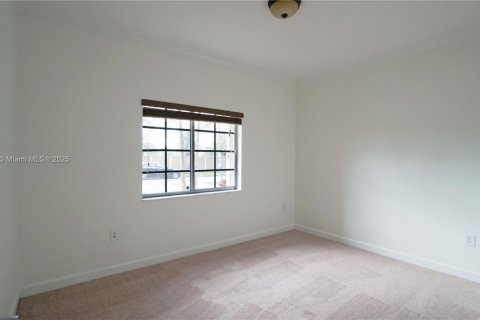 Снять в аренду виллу или дом в Майами, Флорида 5 спален, 263.56м2, № 1973591 - фото 24