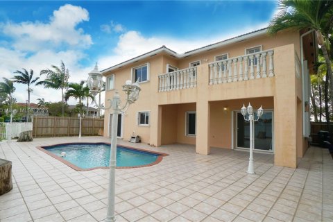 Снять в аренду виллу или дом в Майами, Флорида 5 спален, 263.56м2, № 1973591 - фото 16