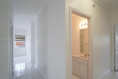 Снять в аренду виллу или дом в Майами, Флорида 5 спален, 263.56м2, № 1973591 - фото 23