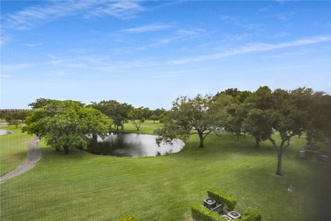 Condo in Pembroke Pines, Florida, 1 bedroom № 1969717 - photo 26