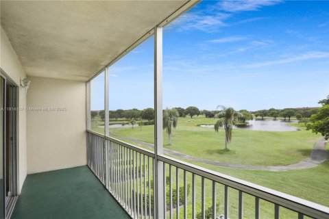Condo in Pembroke Pines, Florida, 1 bedroom № 1969717 - photo 23