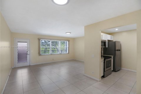 Condo in Pembroke Pines, Florida, 1 bedroom № 1969717 - photo 7
