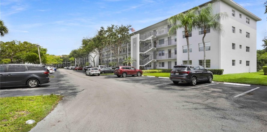 Condo in Pembroke Pines, Florida, 1 bedroom № 1969717