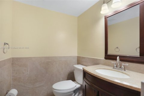 Condo in Pembroke Pines, Florida, 1 bedroom № 1969717 - photo 13