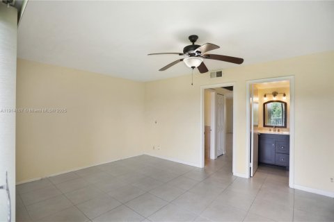 Condo in Pembroke Pines, Florida, 1 bedroom № 1969717 - photo 21