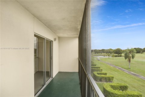 Condo in Pembroke Pines, Florida, 1 bedroom № 1969717 - photo 25