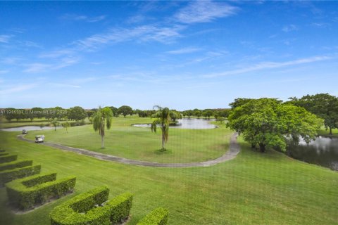 Condo in Pembroke Pines, Florida, 1 bedroom № 1969717 - photo 27