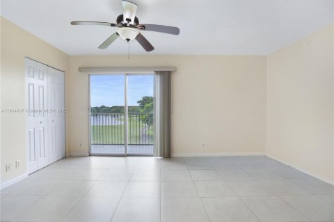 Condo in Pembroke Pines, Florida, 1 bedroom № 1969717 - photo 14