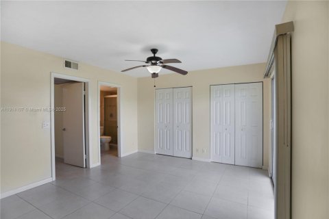 Condo in Pembroke Pines, Florida, 1 bedroom № 1969717 - photo 16